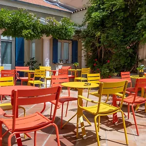 https://de-la-fontaine-nice.fr-provencehotel.com