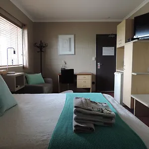 Oasis 3*, Childers Australia